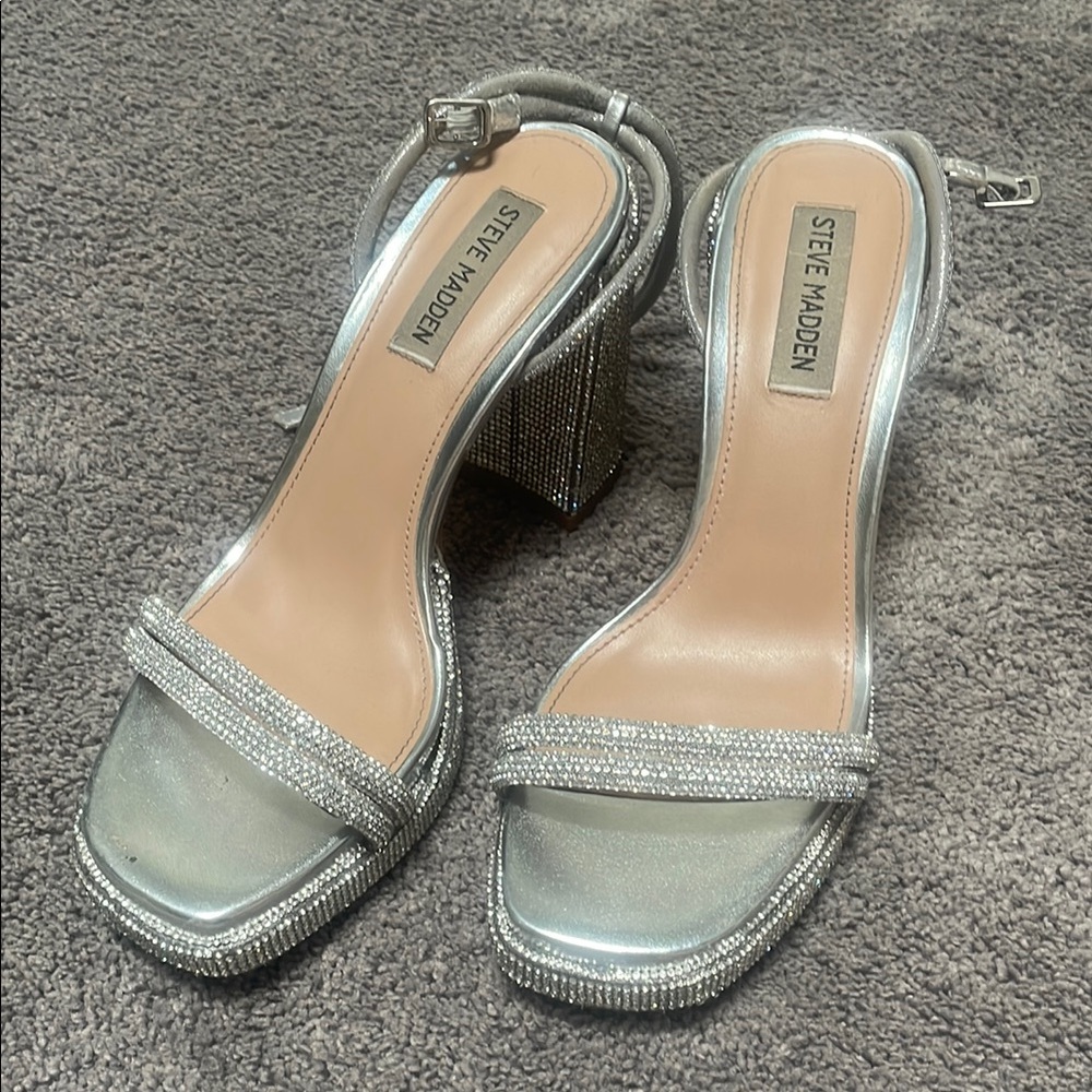 Steve Madden Silver Heels with Slingback Design
